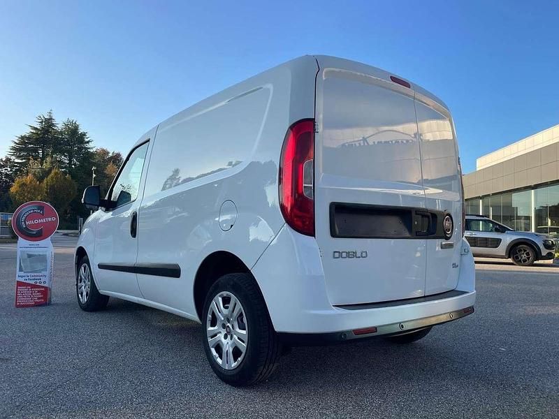 Usata Fiat Doblò 90 CV (66 kW) 2015 Bianco Monovolume