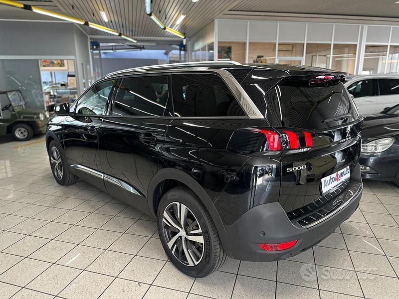 Usata Peugeot 5008 Allure 130 CV (95 kW) 2023 Nero SUV