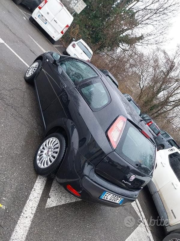Usata Fiat Grande Punto 77 CV (56 kW) 2010 Nero Utilitaria