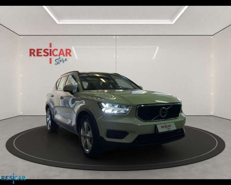 Usata Volvo XC40 Momentum 129 CV (94 kW) 2021 Bianco SUV