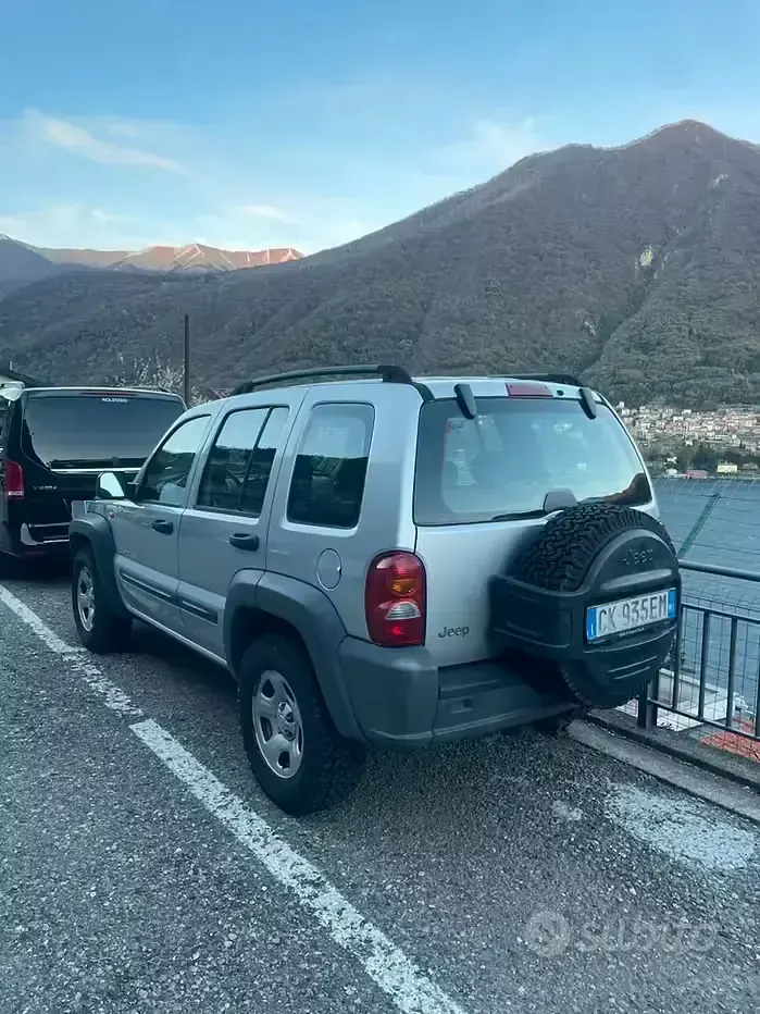 Usata Jeep Cherokee 150 CV (110 kW) 2003 SUV