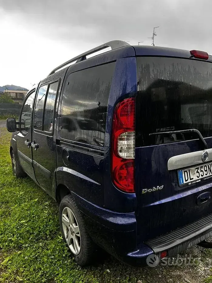 Käytetty Fiat Doblò 85 HP (62 kW) 2007 Sininen Tila-auto