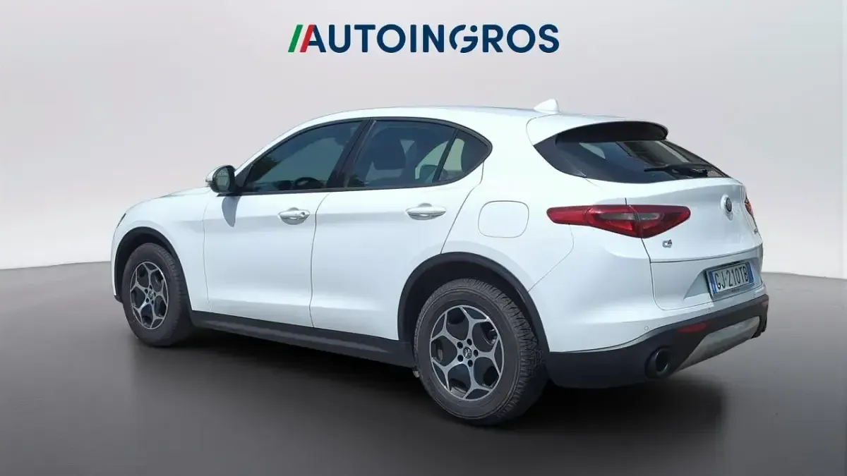 Usata Alfa Romeo Stelvio Business 190 CV (139 kW) 2022 Bianco SUV