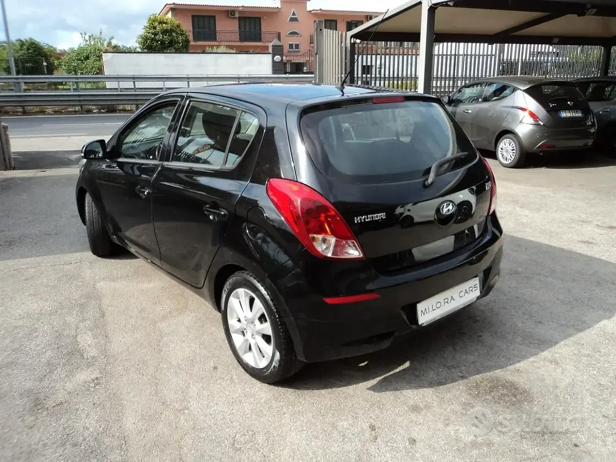 Usata Hyundai i20 Edition 85 CV (62 kW) 2013 Nero Utilitaria