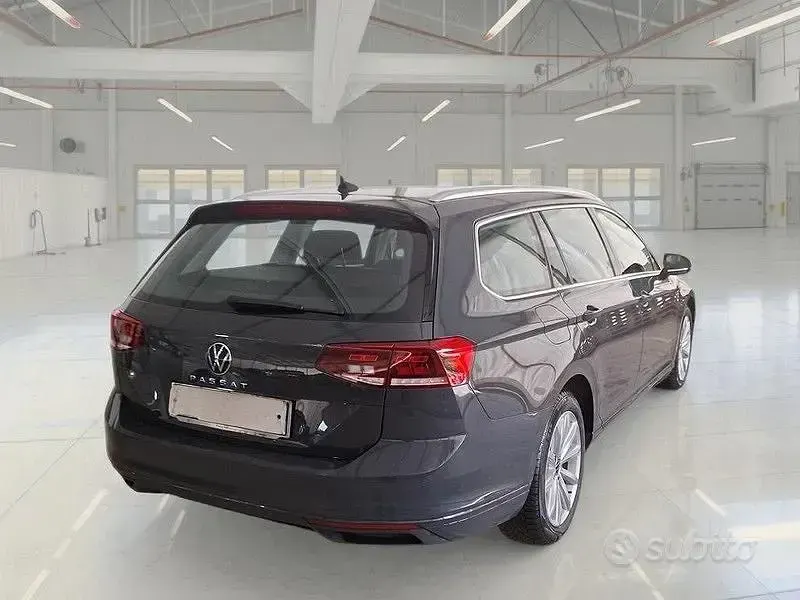 Usata VW Passat 149 CV (109 kW) 2021 Grigio Station wagon