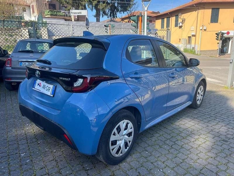 Usata Toyota Yaris Hybrid Active 92 CV (67 kW) 2021 Blu/azzurro Berlina