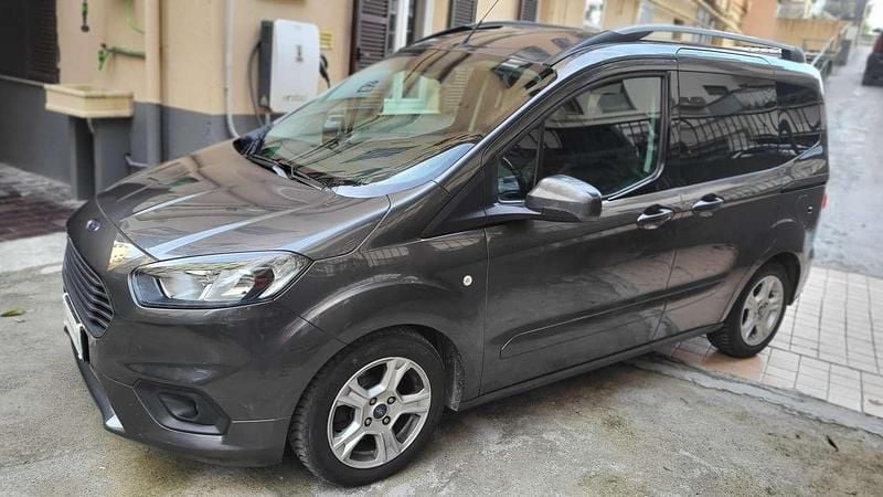 Usata Ford Tourneo Courier Sport 99 CV (72 kW) 2020 Grigio Monovolume