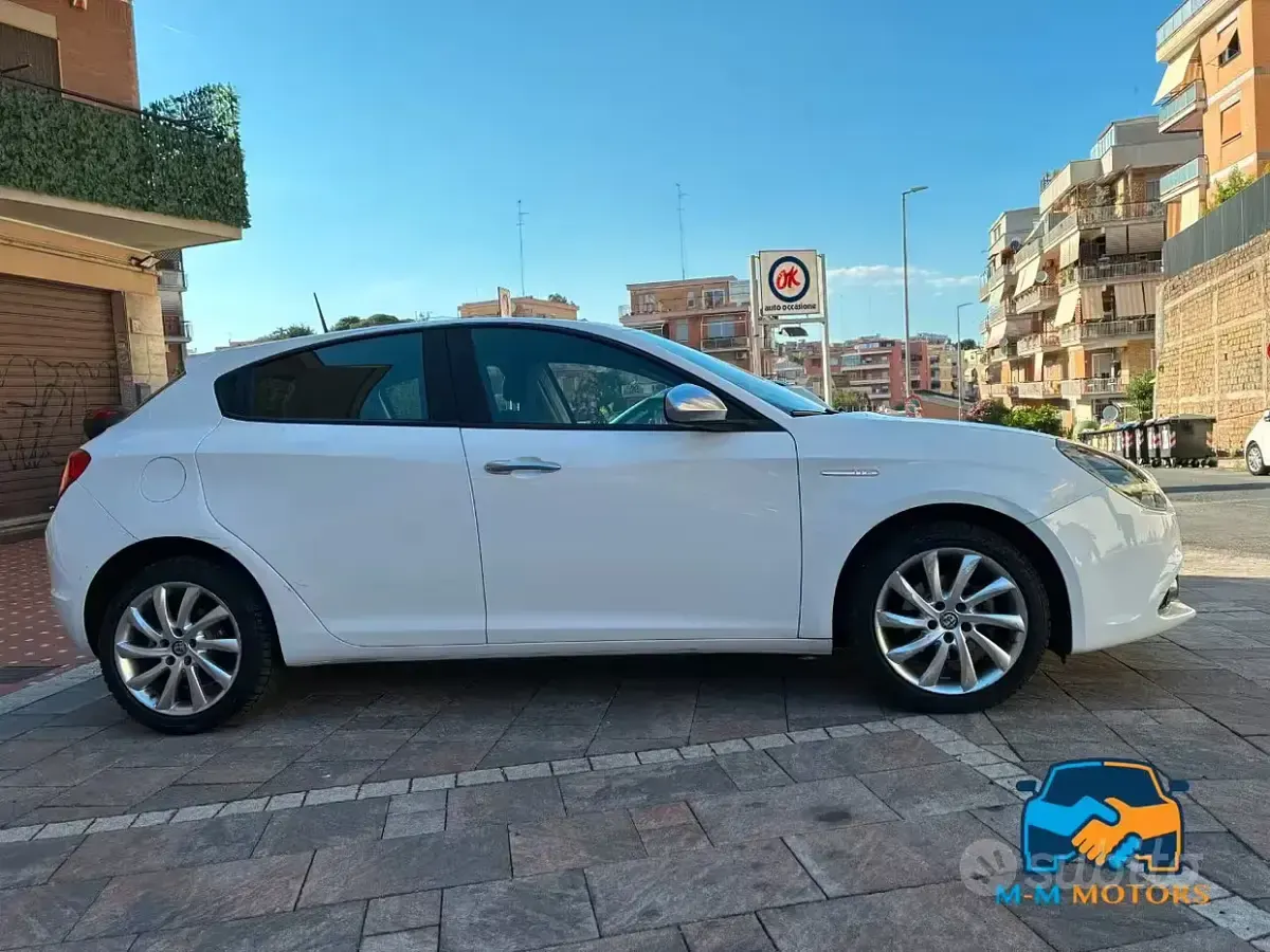 Usata Alfa Romeo Giulietta Super 120 CV (88 kW) 2018 Bianco alfa Utilitaria