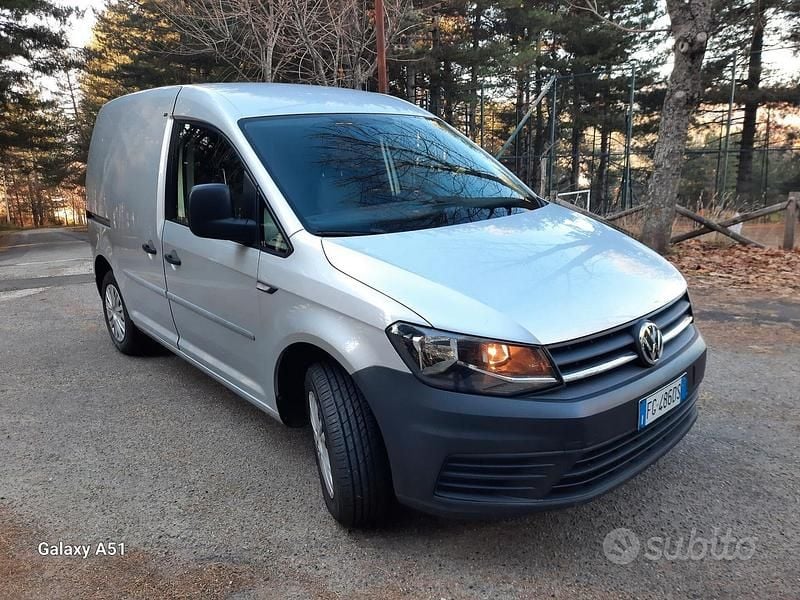 Usata VW Caddy 102 CV (75 kW) 2016 Grigio Monovolume