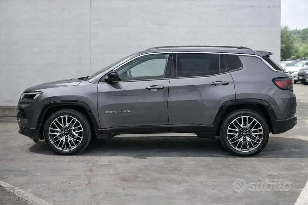 Usata Jeep Compass Summit 131 CV (96 kW) 2025 Grigio SUV