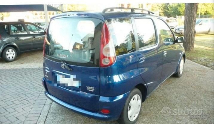 Usata Toyota Verso 2006 Blu Monovolume