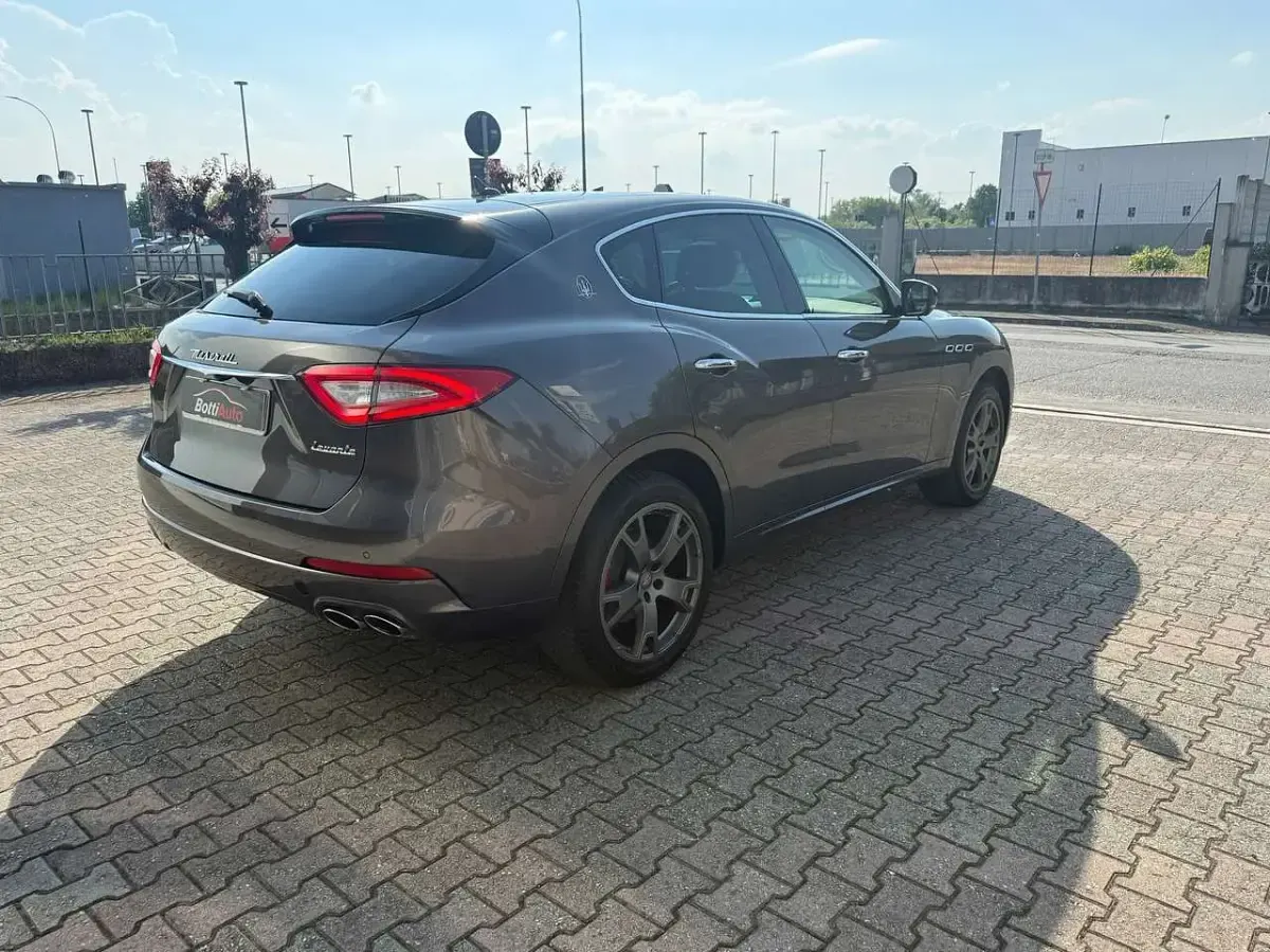 Usata Maserati Levante 250 CV (183 kW) 2016 Grigio SUV