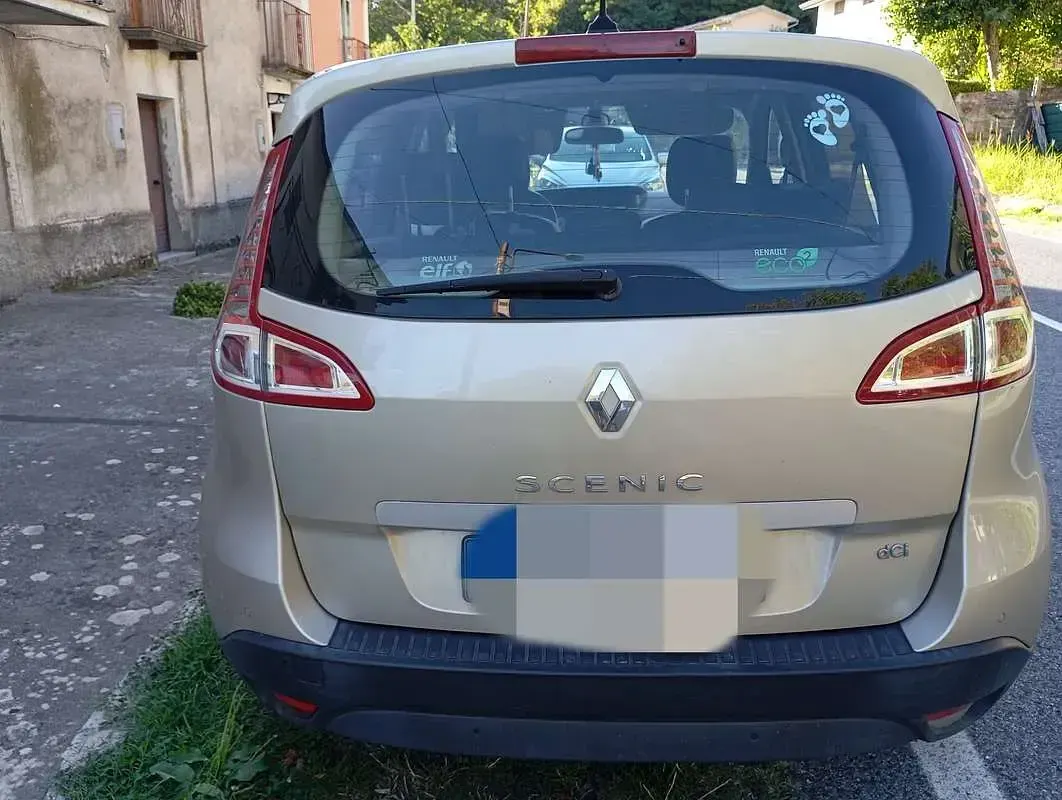 Käytetty Renault Scenic E-Tech Dynamique 110 HP (80 kW) 2011 Kulta Tila-auto