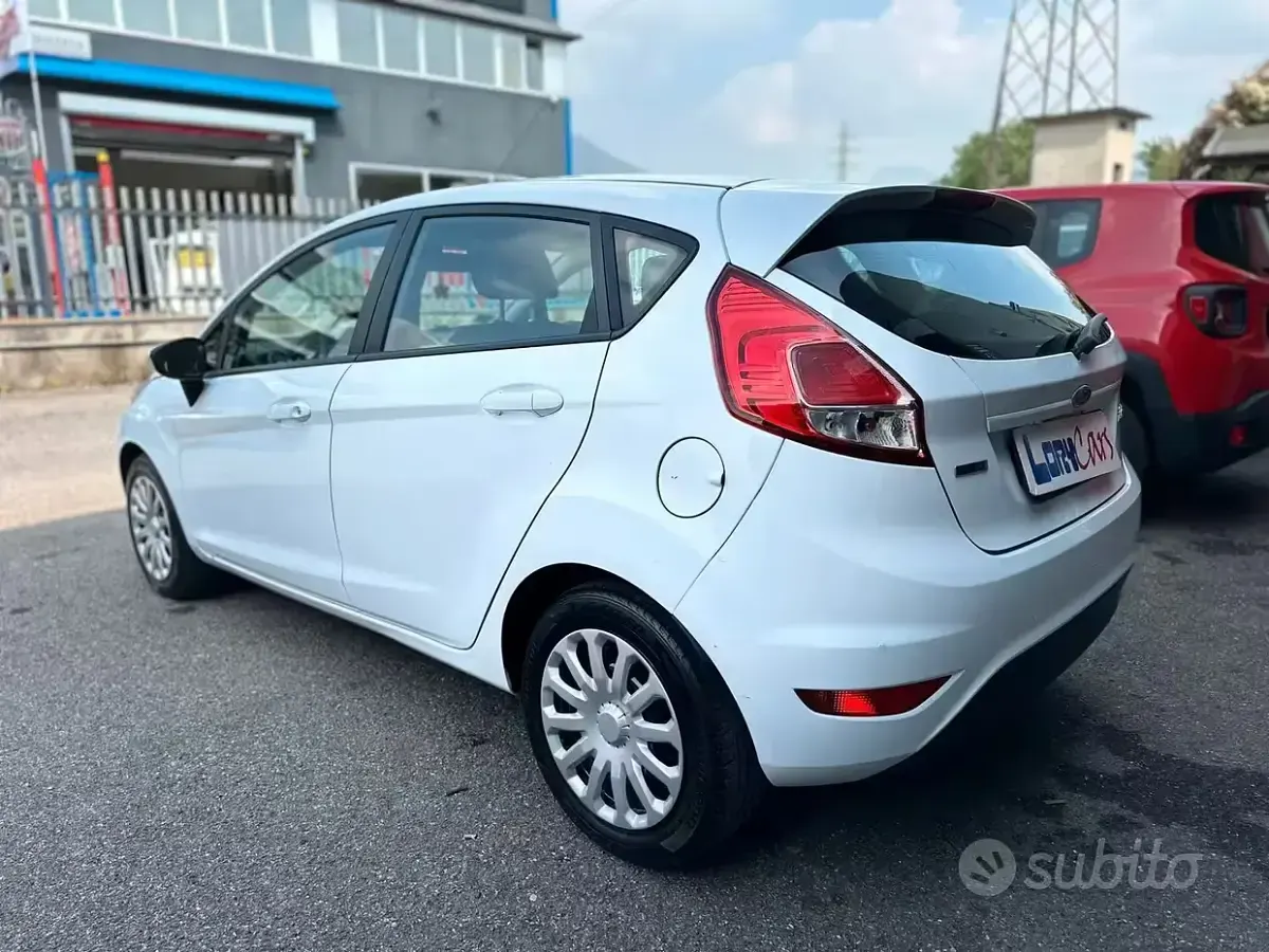 Usata Ford Fiesta Titanium 82 CV (60 kW) 2013 Bianco Berlina