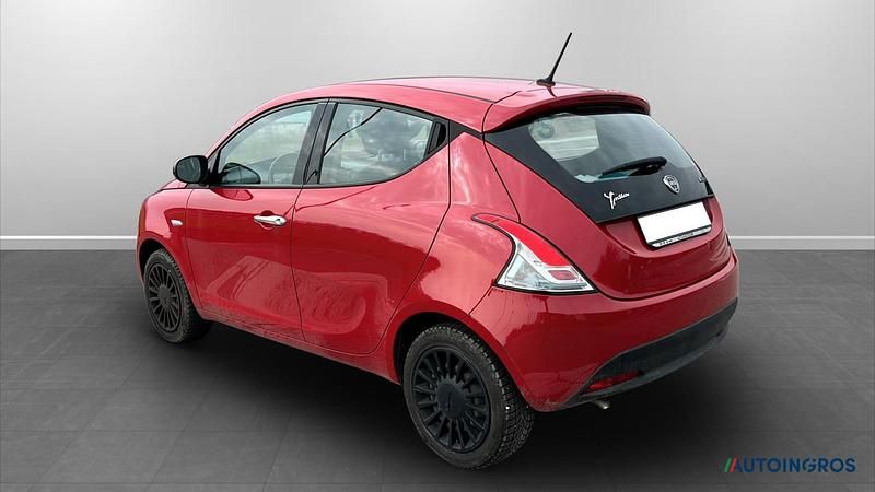 Usata Lancia Ypsilon Silver 69 CV (50 kW) 2023 Rosso Utilitaria