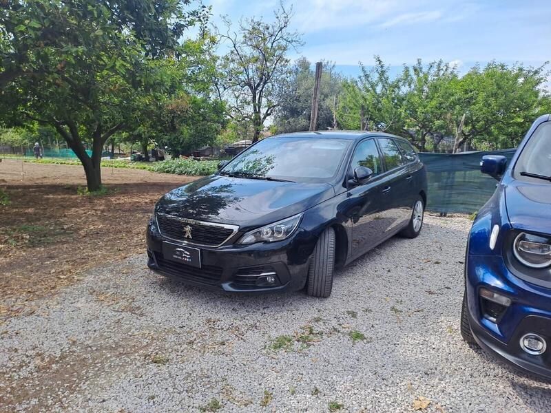 Nero Usata 2018 Peugeot 308 Business-Line Tre volumi | 7900 € (Super prezzo) - Immagine 1/4