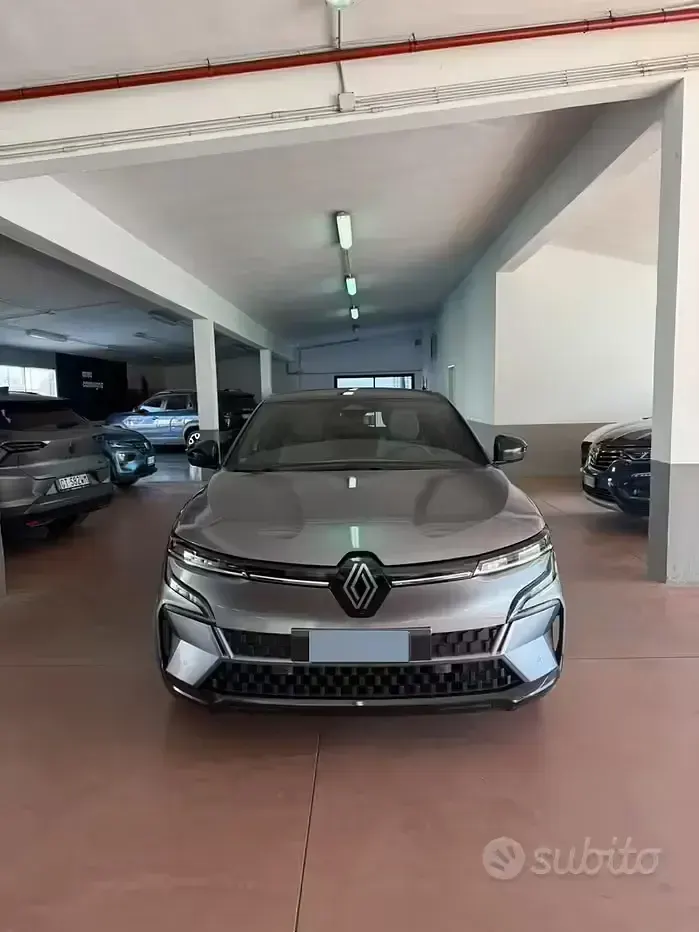 Usata Renault Megane E-Tech Techno 55 kW (75 CV) 2023 Grigio Station wagon
