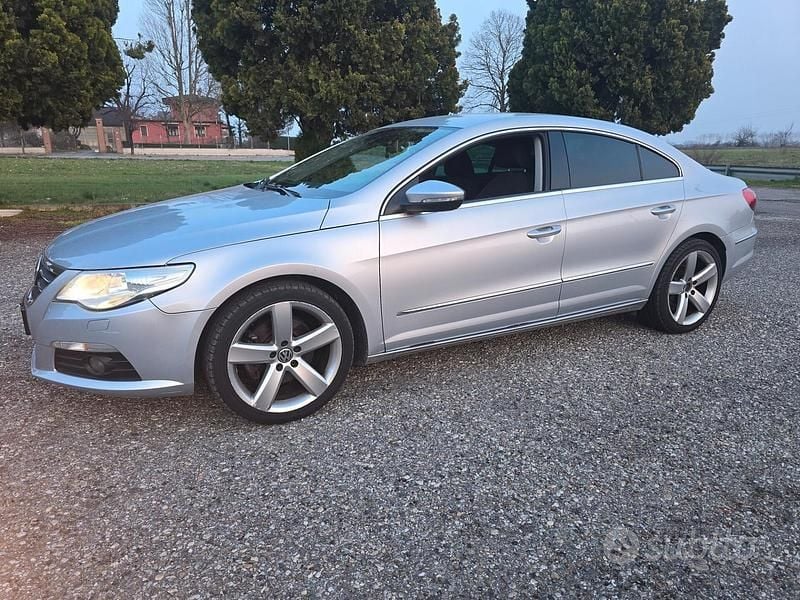 Usata VW Passat 170 CV (125 kW) 2010 Grigio Berlina