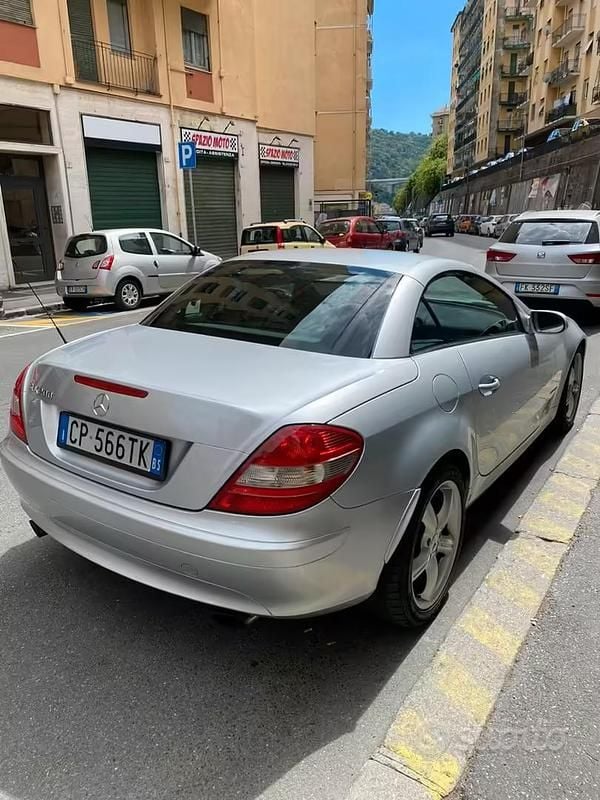 Usata Mercedes SLK200 163 CV (119 kW) 2005 Grigio Cabrio