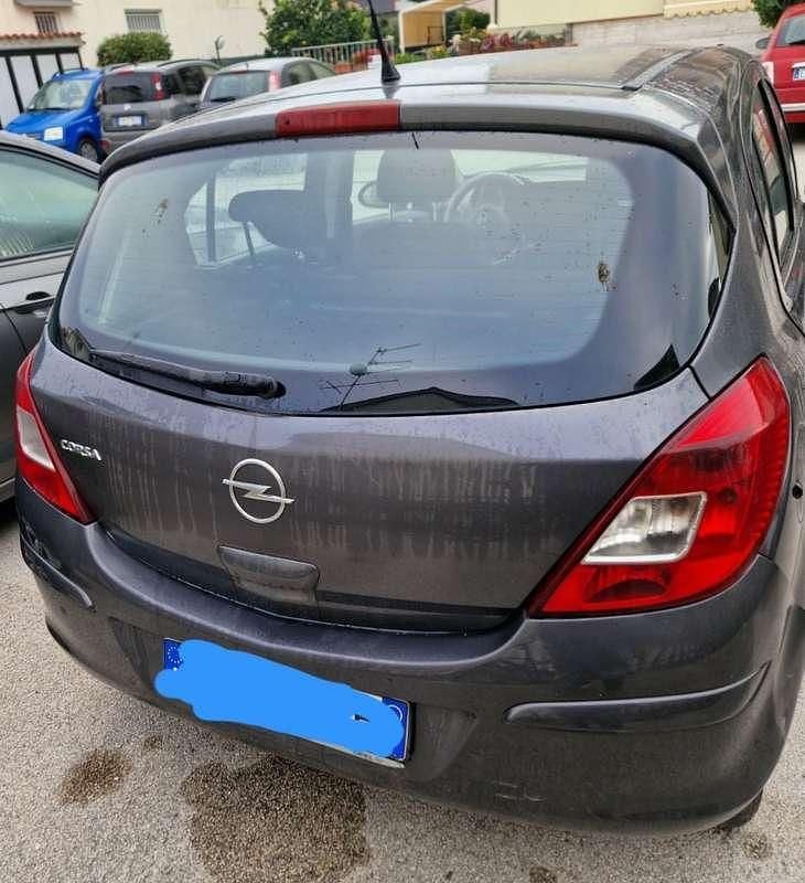 Usata Opel Corsa Edition 54 CV (39 kW) 2010 Grigio Berlina