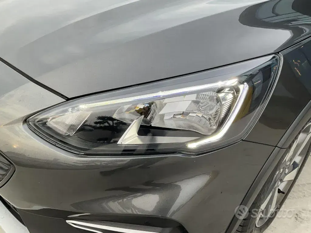 Usata Ford Focus Active 120 CV (88 kW) 2020 Grigio scuro metallizzato Station wagon