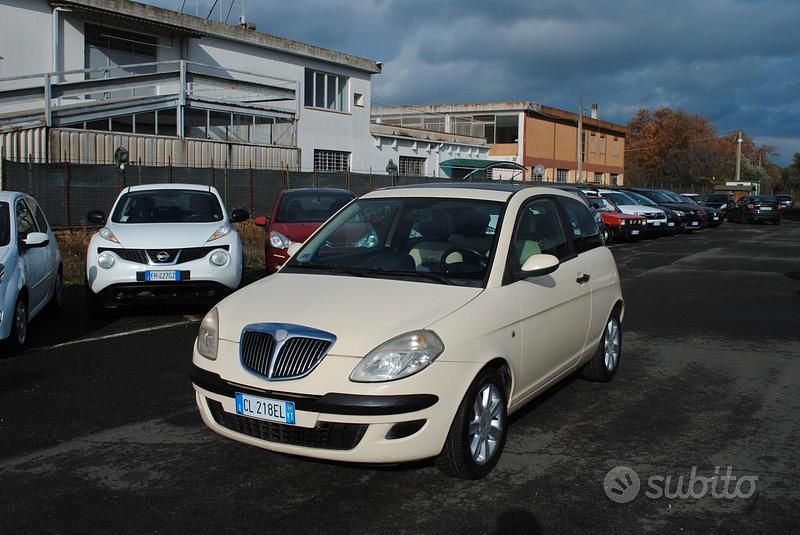Usata Lancia Ypsilon 60 CV (44 kW) 2004 Beige Utilitaria