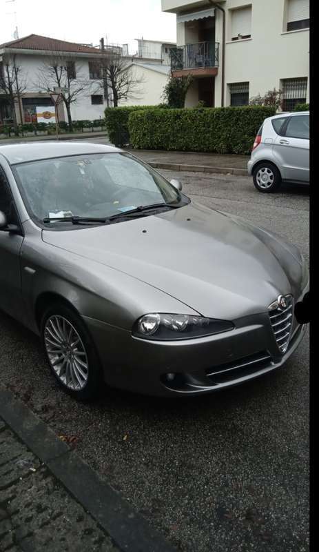 Usato 2005 Alfa Romeo 147 1.6 Benzin 120 CV (4.800 €)