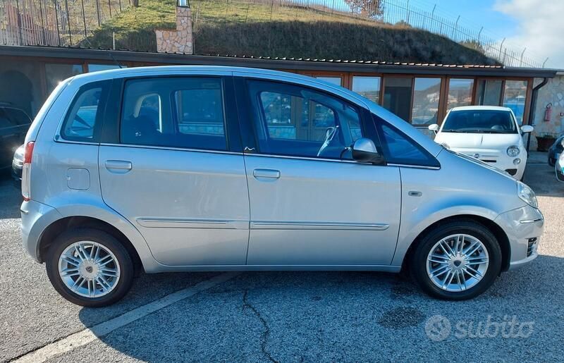 Usata Lancia Musa S 95 CV (69 kW) 2010 Argento Monovolume