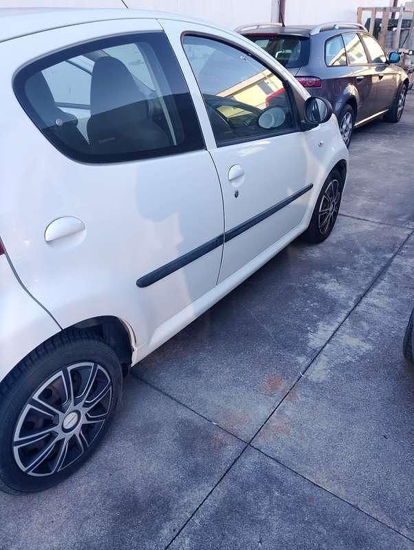 Usata Peugeot 107 Access 68 CV (50 kW) 2009 Utilitaria