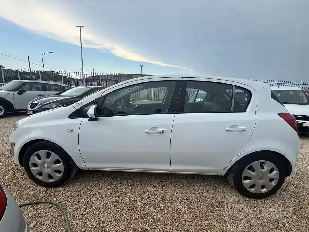 Usata Opel Corsa 86 CV (63 kW) 2012 Bianco Utilitaria
