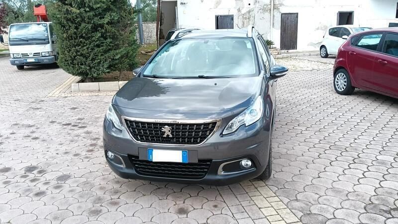 Grigio Usata 2016 Peugeot 2008 GT-line SUV | 9500 € (Cara) - Immagine 1/4