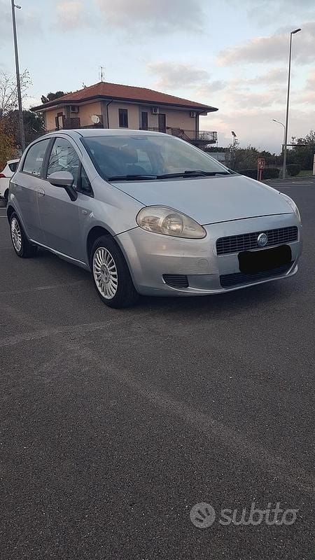 Grigio Usata 2006 Fiat Grande Punto Utilitaria | 1450 € (Super prezzo) - Immagine 1/4