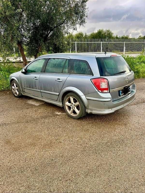 Usata Opel Astra Cosmo 110 CV (80 kW) 2008 Blu/azzurro Station wagon
