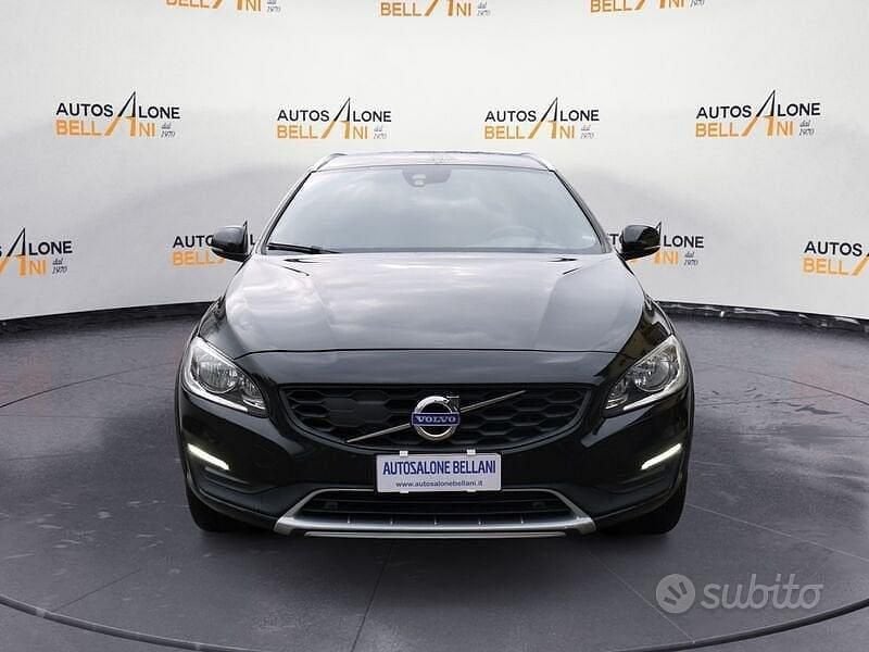 Usata Volvo V60 CC Summum 150 CV (110 kW) 2016 Nero Station wagon