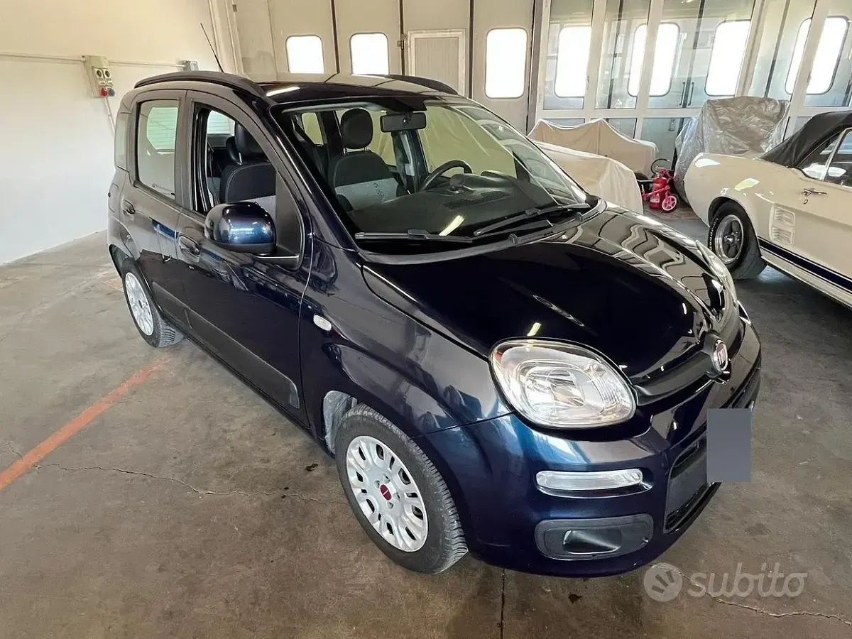 Usata Fiat Panda Lounge 69 CV (50 kW) 2017 Blu Utilitaria