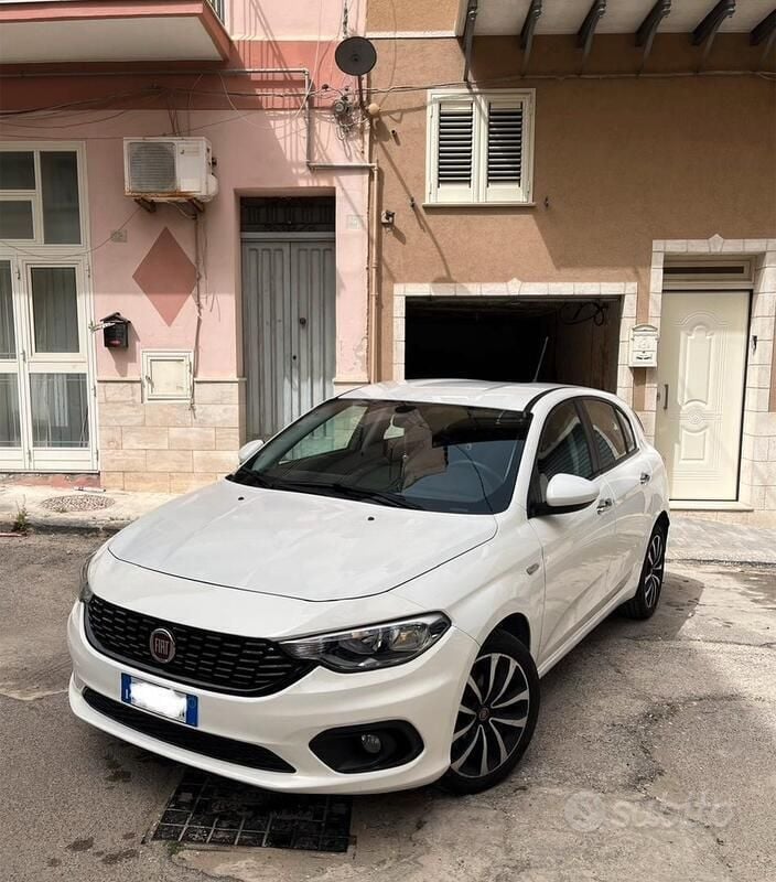 Bianco Usata 2016 Fiat Tipo Utilitaria | 12.500 € (Buon prezzo) - Immagine 1/4