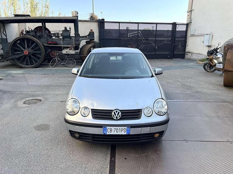 Usata VW Polo Trendline 75 CV (55 kW) 2003 Argento Berlina