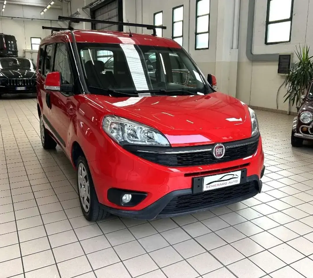 Usata Fiat Doblò Lounge 120 CV (88 kW) 2017 Rosso Monovolume