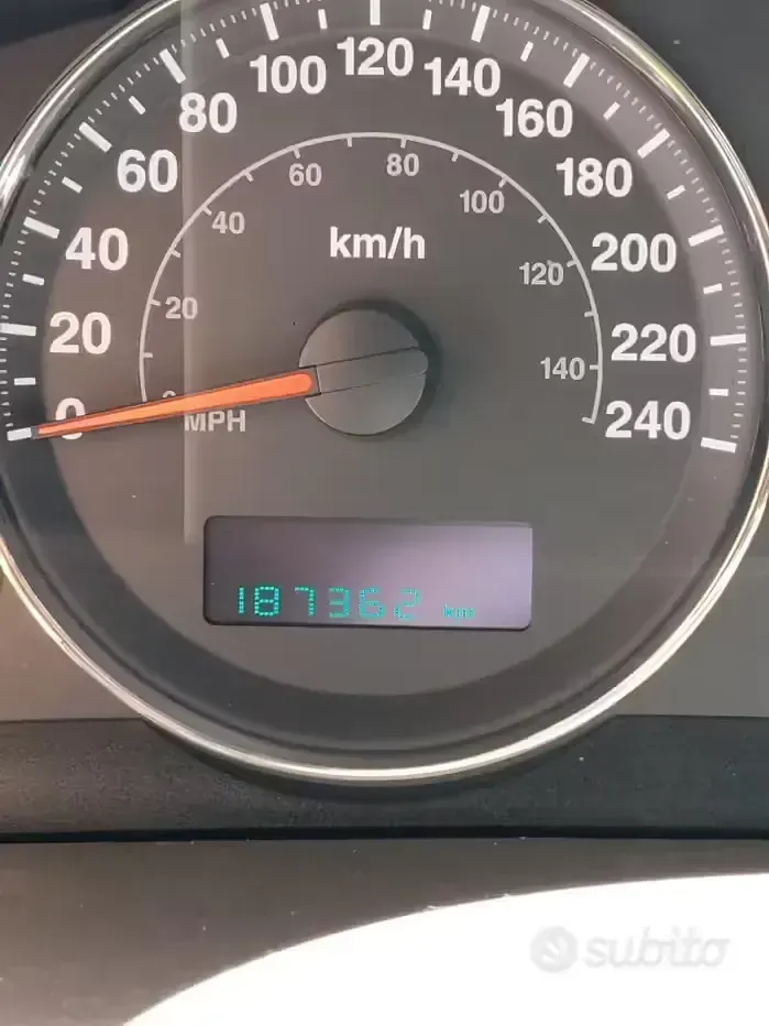 Usado Jeep Cherokee 218 CV (160 kW) 2008 Verde SUV