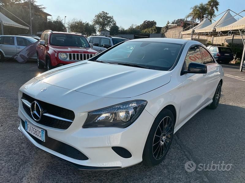 Bianco Usata 2017 Mercedes CLA200 Premium Tre volumi | 12.990 € (Super prezzo) - Immagine 1/4