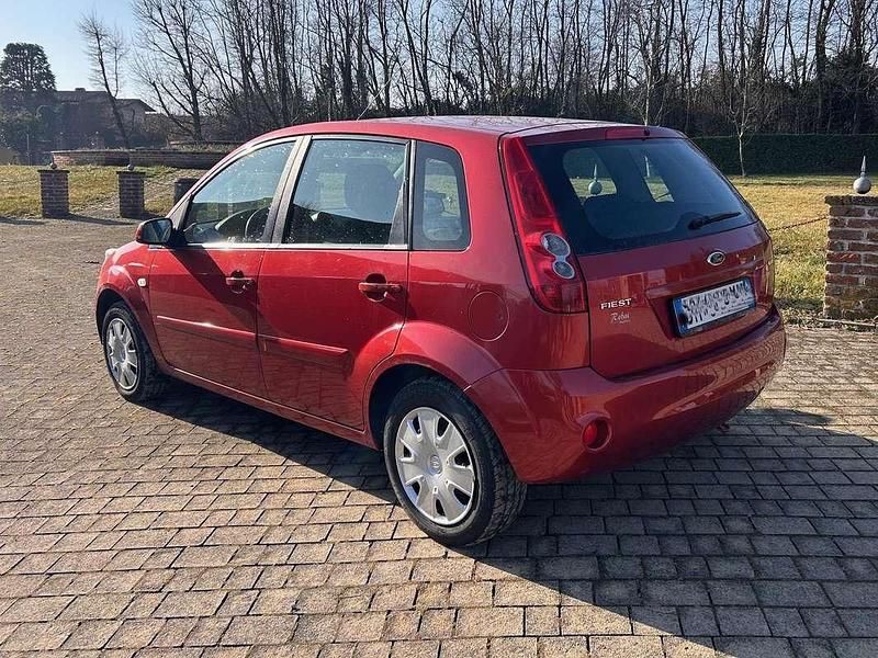 Usata Ford Fiesta Titanium 68 CV (50 kW) 2007 Rosso Berlina