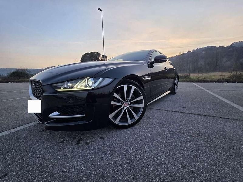 Usata Jaguar XE R-Sport 179 CV (131 kW) 2019 Nero Berlina