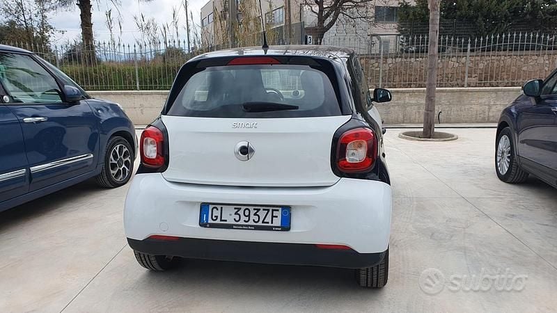 Usata Smart ForFour 71 CV (52 kW) 2019 Bianco Utilitaria