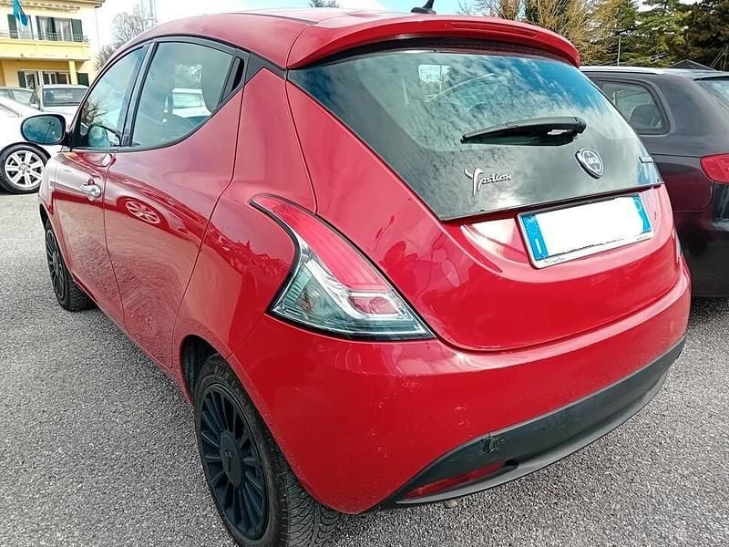 Usata Lancia Ypsilon Silver 69 CV (50 kW) 2021 Rosso Utilitaria