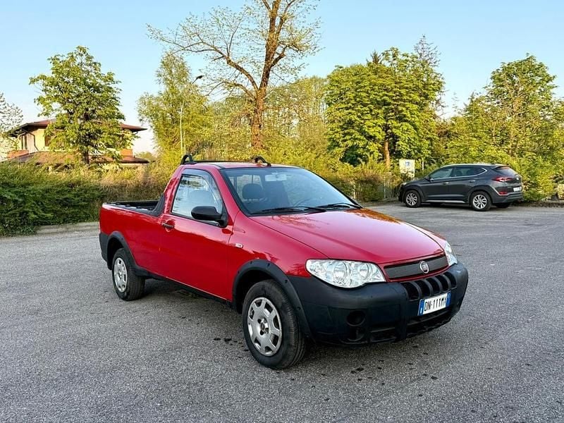 Usata Fiat Strada 84 CV (61 kW) 2008 Rosso Pick-up