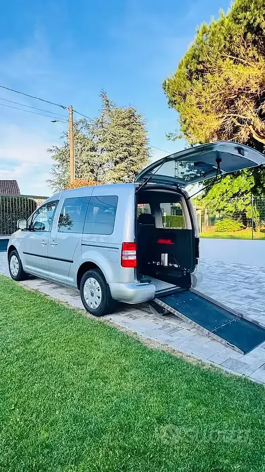 Usata VW Caddy 102 CV (75 kW) 2015 Grigio Monovolume