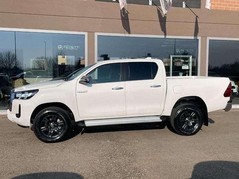 Nuova Toyota HiLux Lounge 204 CV (150 kW) 2026 Bianco Pick-up