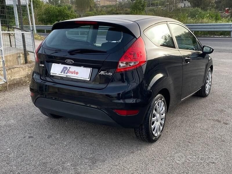 Usata Ford Fiesta 68 CV (50 kW) 2010 Nero Utilitaria