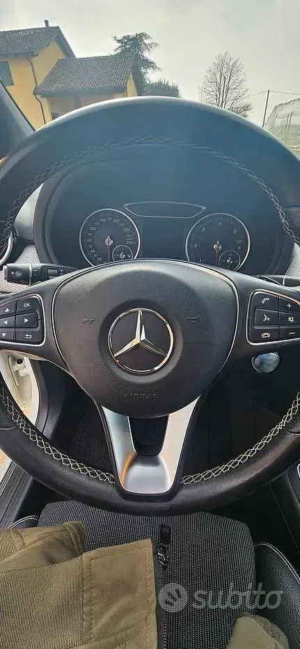 Usata Mercedes B180 109 CV (80 kW) 2018 Bianco Utilitaria