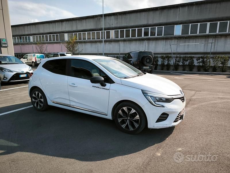 Occasion Renault Clio V Evolution 100 ch (73 kW) 2023 Blanc Berline